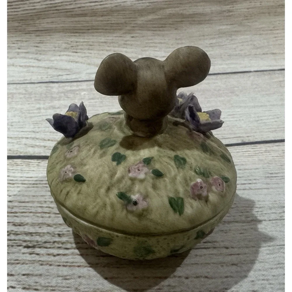 Vintage Mouse on Lawn with Flowers Small Lidded Round Trinket Box Taiwan Made